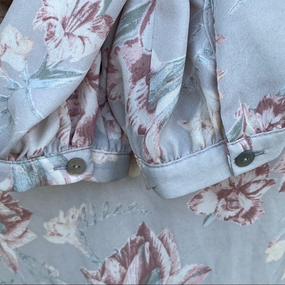 VIOLET + CLAIRE GRAY FLORAL BLOUSE D - Picture 5 of 9